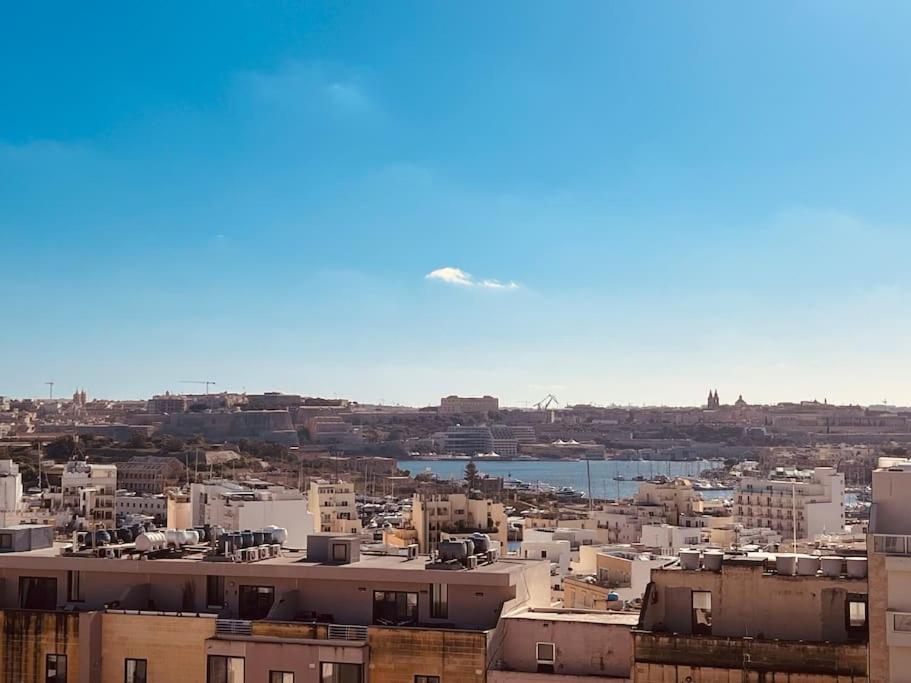 Central Sliema 3Bdr. Apartment Exterior photo